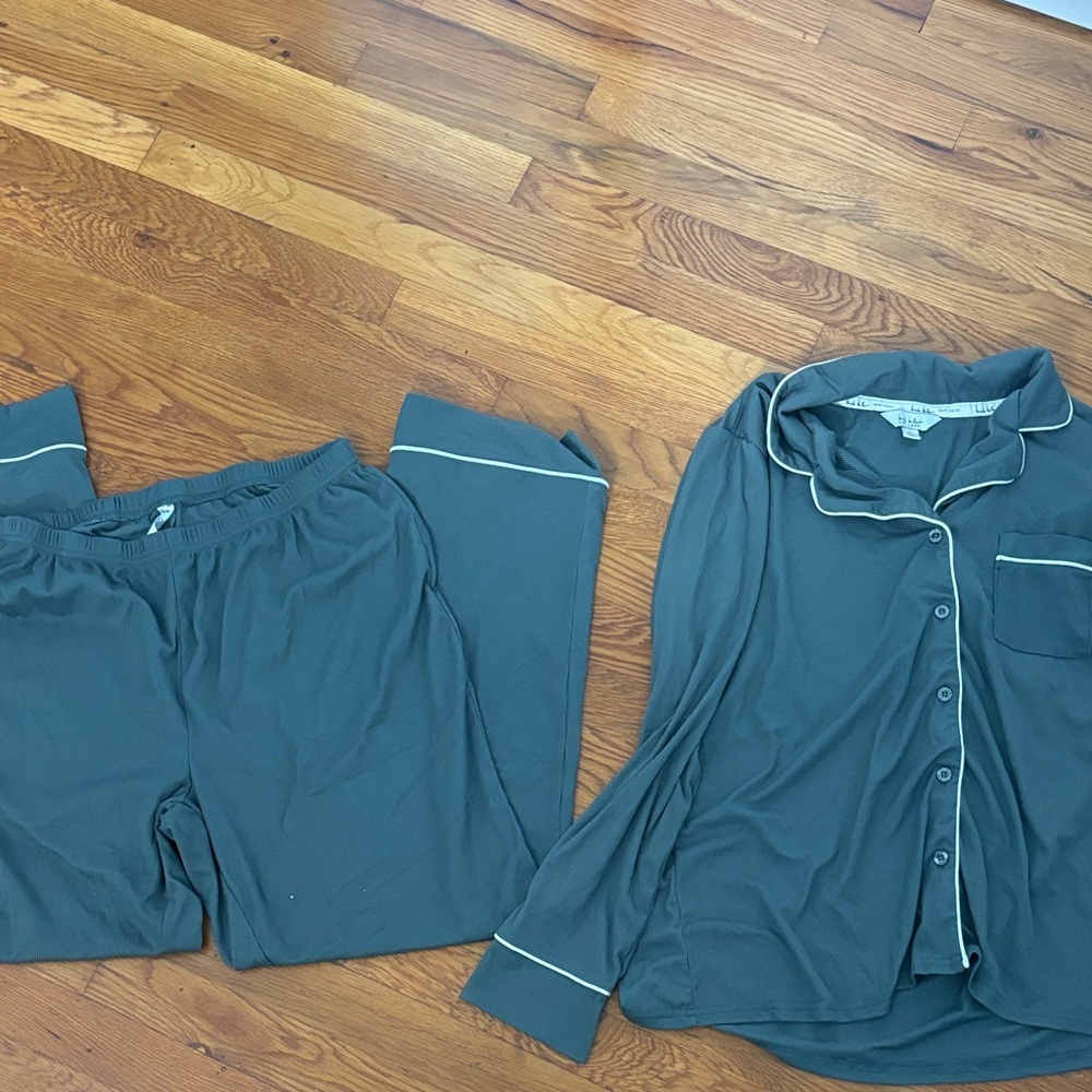 Nicole miller New York pajama set